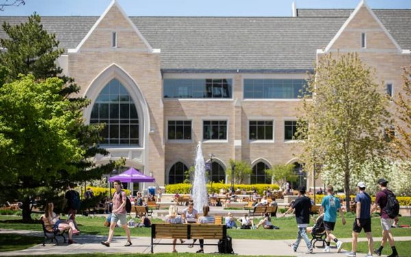 Students on the University of St. Thomas quad, with Anderson Student Center in the background.
